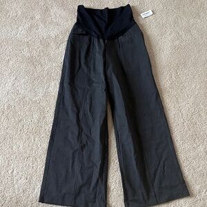 Stylish grey maternity bottoms